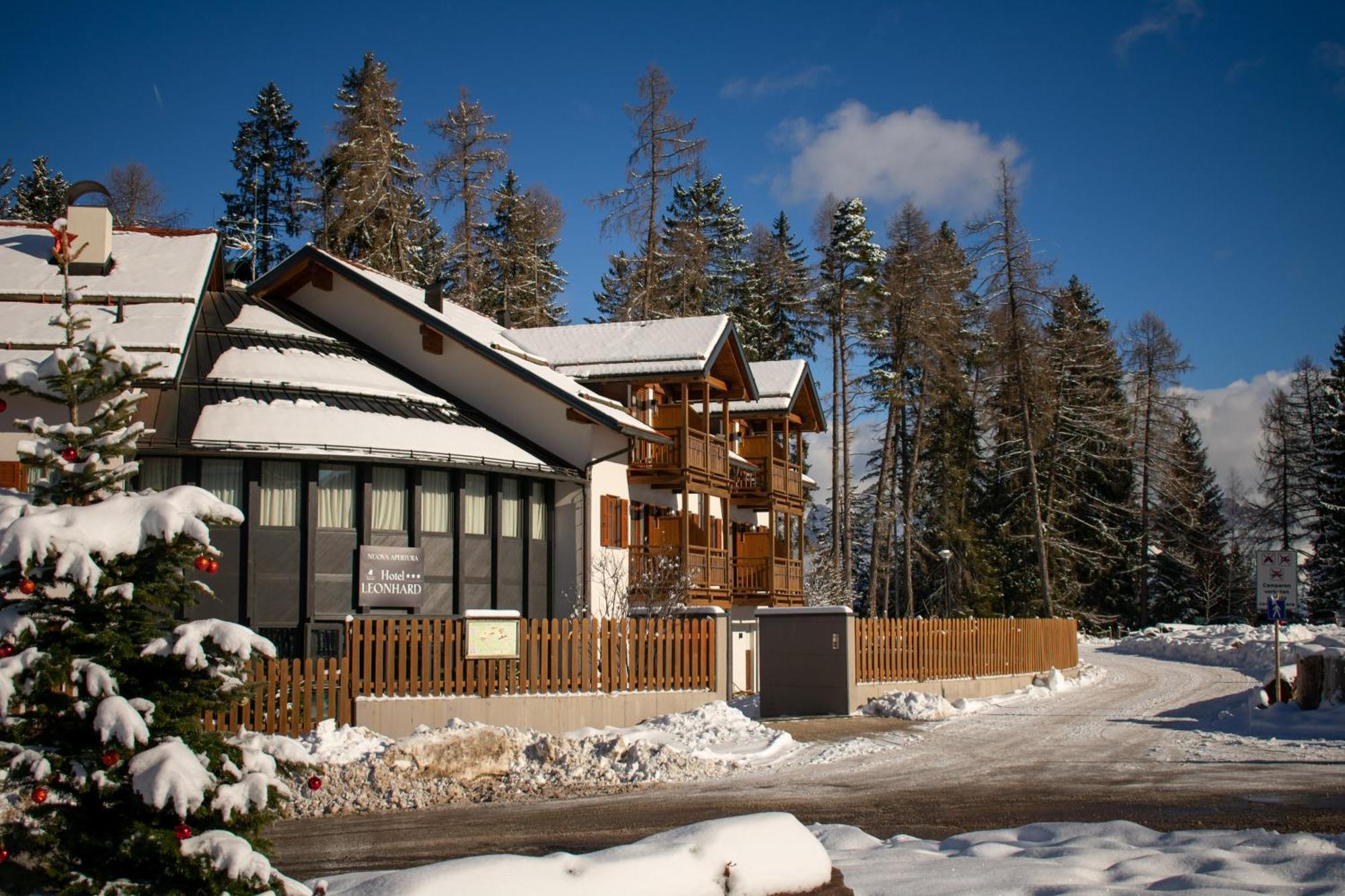 Hotel Leonard Nova Ponente Exterior photo